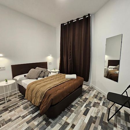 Hostal Andrea Granvia Мадрид Екстериор снимка
