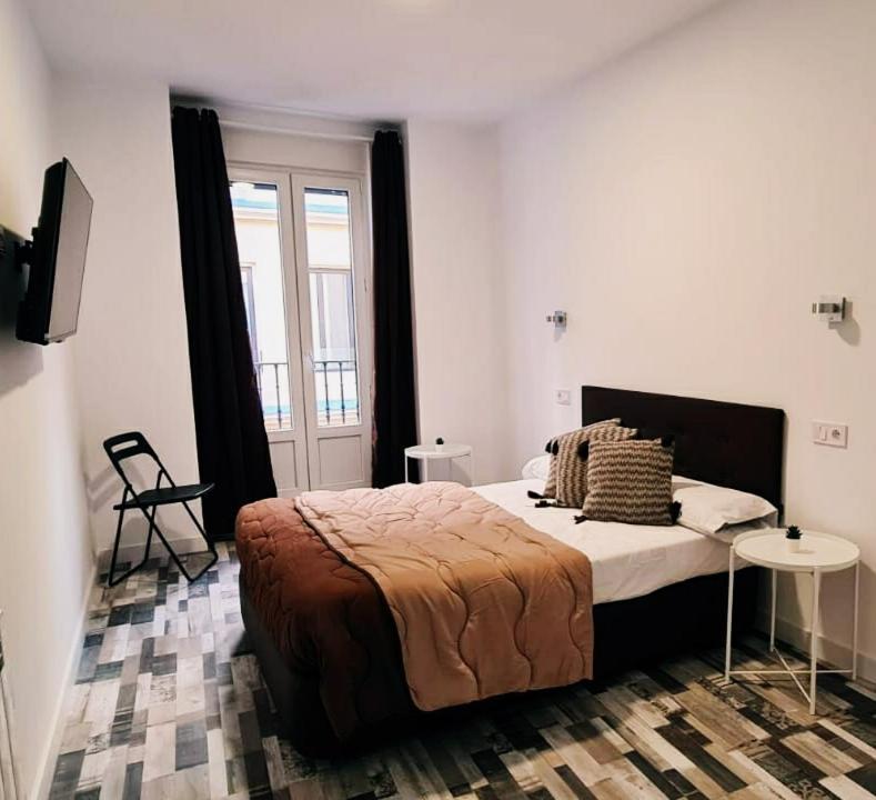 Hostal Andrea Granvia Мадрид Екстериор снимка