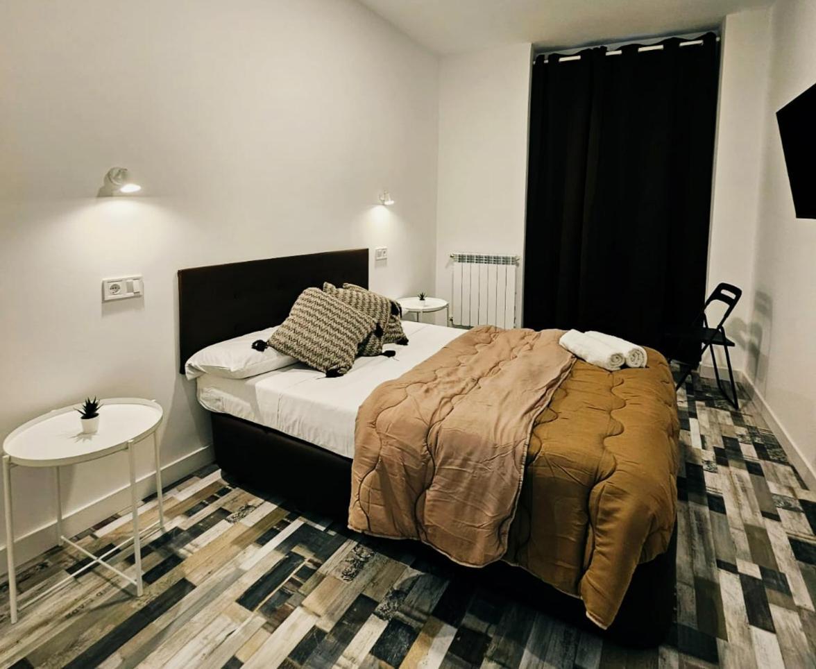 Hostal Andrea Granvia Мадрид Екстериор снимка