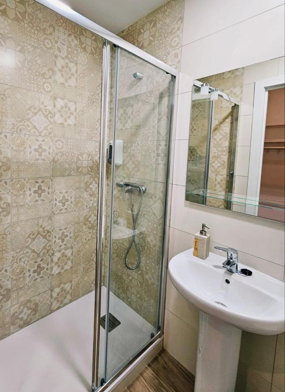 Hostal Andrea Granvia Мадрид Екстериор снимка